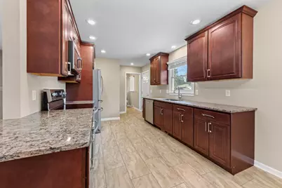 643  Winter St, Onalaska, WI 54650 - Photo 4