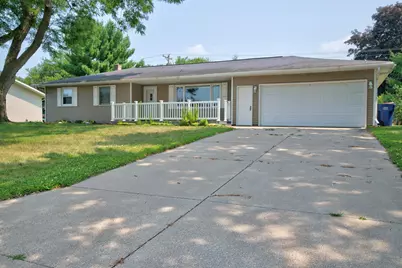 643  Winter St, Onalaska, WI 54650 - Photo 1