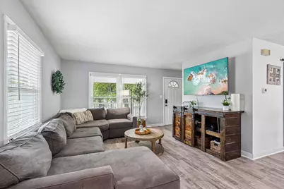 1517  Meadow Ct, Port Washington, WI 53074 - Photo 2