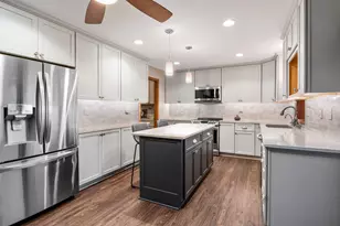971 S Imperial Dr, Hartland, WI 53029 - Photo 8