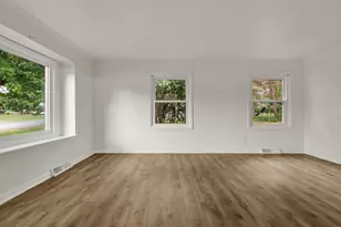 10229 N Concord Dr, Mequon, WI 53097 - Photo 8