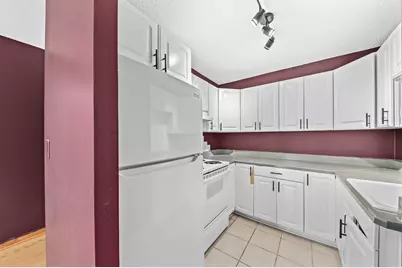 929 N Astor St #203, Milwaukee, WI 53202 - Photo 2
