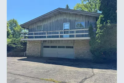 10117 N Greenview Dr, Mequon, WI 53092 - Photo 2