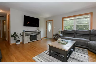 8991 S 29th St, Franklin, WI 53132 - Photo 6