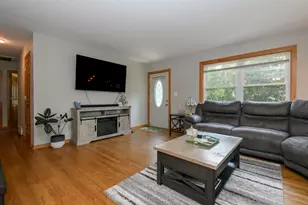 8991 S 29th St, Franklin, WI 53132 - Photo 6