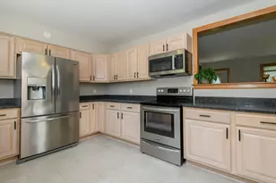 8991 S 29th St, Franklin, WI 53132 - Photo 4