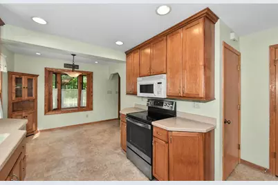 708 S 110th St, West Allis, WI 53214 - Photo 10