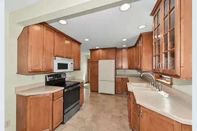 708 S 110th St, West Allis, WI 53214 - Photo 8