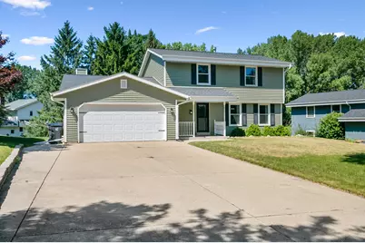241  Parkview Ct, Pewaukee, WI 53072 - Photo 4