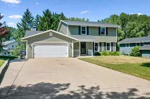 241 Parkview Ct, Pewaukee, WI 53072 - Photo 4