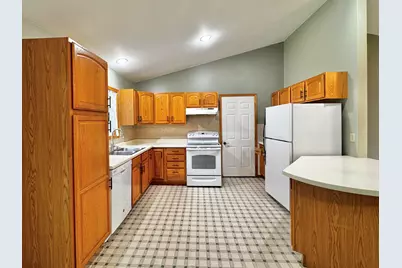 W2392  Julianne St, Ashippun, WI 53066 - Photo 6
