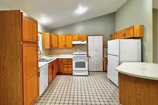 W2392 Julianne St, Ashippun, WI 53066 - Photo 6