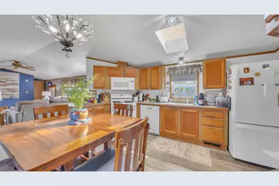 33 S Hiawatha Cir, Sheboygan, WI 53081 - Photo 8