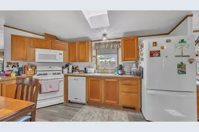 33 S Hiawatha Cir, Sheboygan, WI 53081 - Photo 6