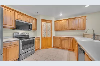 1031  Covington Dr, Sheboygan Falls, WI 53085 - Photo 2