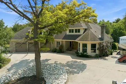 S86W30485  Stonegate Dr, Mukwonago, WI 53149 - Photo 2