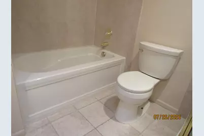 5320 W Lake Dr, West Bend, WI 53095 - Photo 18