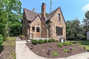 30406 Forest Dr, Burlington, WI 53105 - Photo 2