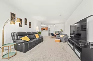 3862 S Lake Dr, Saint Francis, WI 53235 - Photo 10