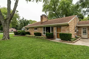 3017 W Franklin Terrace, Franklin, WI 53132 - Photo 4