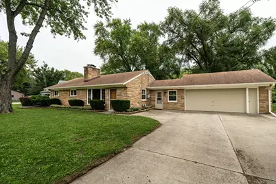 3017 W Franklin Ter, Franklin, WI 53132 - Photo 4