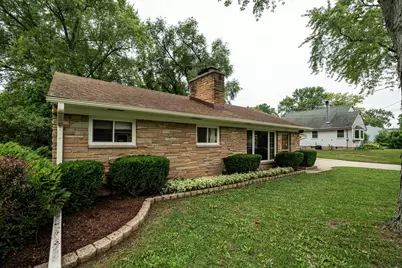 3017 W Franklin Ter, Franklin, WI 53132 - Photo 2