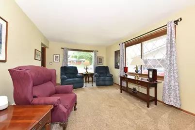 211  Oakview Dr, Slinger, WI 53086 - Photo 2