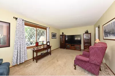 211  Oakview Dr, Slinger, WI 53086 - Photo 4