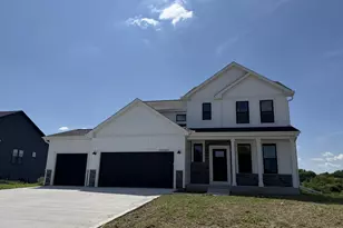 N101W16895 Tanglewood Dr, Germantown, WI 53022 - Photo 1