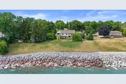 704  Waters Edge Rd, Racine, WI 53402 - Photo 2