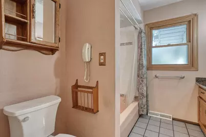 W167  Cottage Ave, Ixonia, WI 53066 - Photo 16