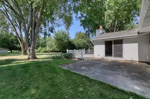 W167 Cottage Ave, Ixonia, WI 53066 - Photo 34