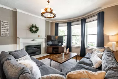 1550 E Irving Pl, Milwaukee, WI 53202 - Photo 2