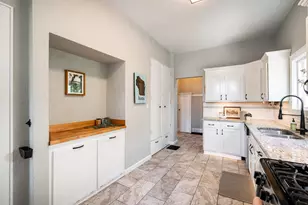 1550 E Irving Pl, Milwaukee, WI 53202 - Photo 8