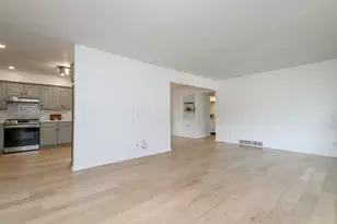 W143N8317 Oxford St, Menomonee Falls, WI 53051 - Photo 6