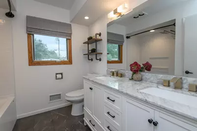 W143N8317  Oxford St, Menomonee Falls, WI 53051 - Photo 28