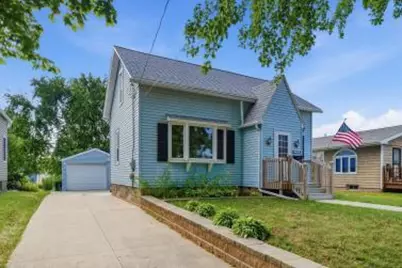 1516 N 23rd St, Manitowoc, WI 54220 - Photo 2