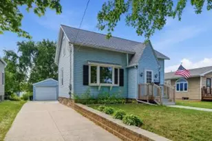 1516 N 23rd St, Manitowoc, WI 54220 - Photo 2