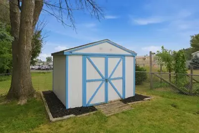 1661  Laurel St, Manitowoc, WI 54220 - Photo 10