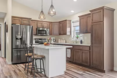 2121  Prairie Pl, Holmen, WI 54636 - Photo 8