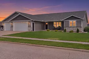 2121 Prairie Pl, Holmen, WI 54636 - Photo 2