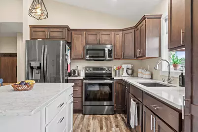 2121  Prairie Pl, Holmen, WI 54636 - Photo 10