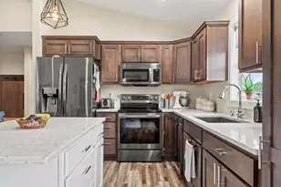 2121 Prairie Pl, Holmen, WI 54636 - Photo 10