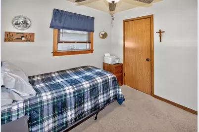 10380 S Chicago Rd, Oak Creek, WI 53154 - Photo 16