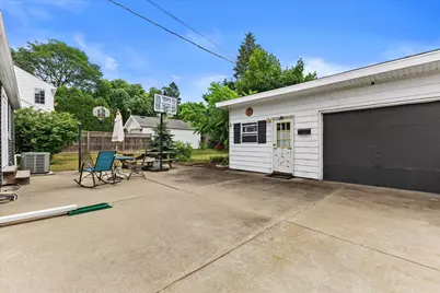 725  Oak St, South Milwaukee, WI 53172 - Photo 2
