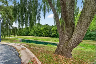 4810 S Waterview Ct, Greenfield, WI 53220 - Photo 30