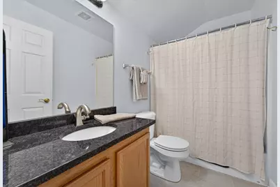 4810 S Waterview Ct, Greenfield, WI 53220 - Photo 26