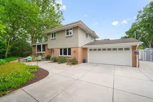 5393 S Allenwood Ln, Hales Corners, WI 53130 - Photo 2