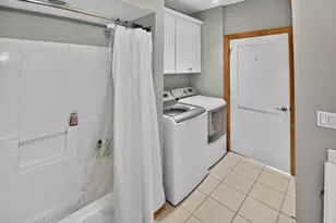 1004 E Garfield Ave, Milwaukee, WI 53212 - Photo 26