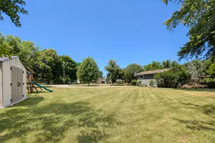 8680 N Regent Rd, Fox Point, WI 53217 - Photo 20